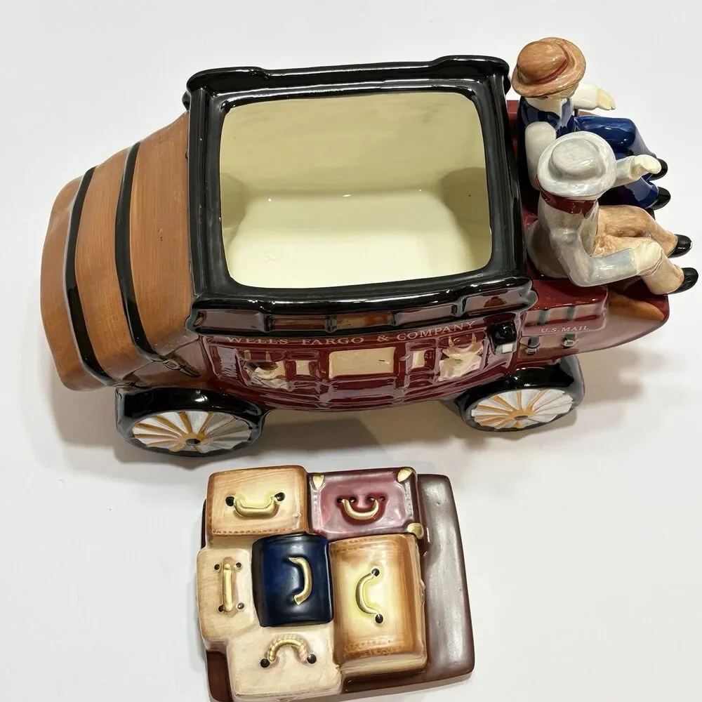 WELLS FARGO & COMPANY (U.S. MAIL) Stagecoach Ceramic COOKIE JAR (2011) READ